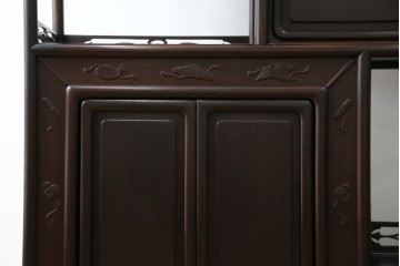 和製アンティーク　上手物!　漆塗り　指物　紫檀(シタン)材　細やかな透かし彫りが目を引く飾り棚　(R-054424)