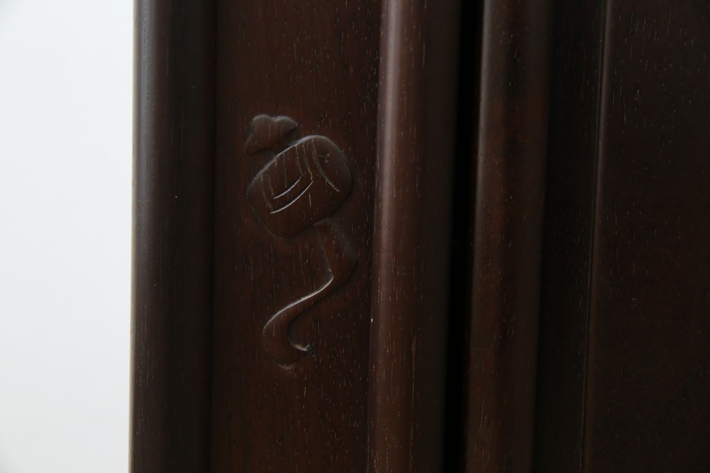 和製アンティーク　上手物!　漆塗り　指物　紫檀(シタン)材　細やかな透かし彫りが目を引く飾り棚　(R-054424)