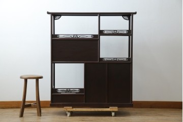 和製アンティーク　上手物!　漆塗り　指物　紫檀(シタン)材　細やかな透かし彫りが目を引く飾り棚　(R-054424)