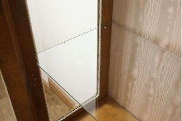 中古　大塚家具取り扱い　イタリア　クラシカルな雰囲気を醸し出すキャビネット(定価約60万円)(戸棚、収納棚、飾り棚)(R-054430)