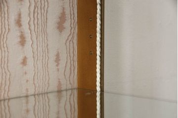 中古　大塚家具取り扱い　イタリア　クラシカルな雰囲気を醸し出すキャビネット(定価約60万円)(戸棚、収納棚、飾り棚)(R-054430)