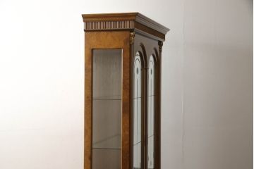 中古　大塚家具取り扱い　イタリア　クラシカルな雰囲気を醸し出すキャビネット(定価約60万円)(戸棚、収納棚、飾り棚)(R-054430)