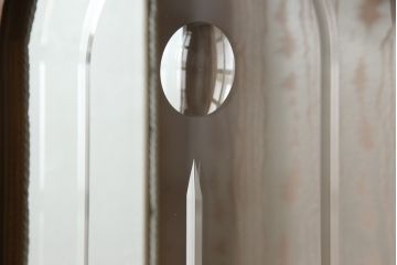 中古　大塚家具取り扱い　イタリア　クラシカルな雰囲気を醸し出すキャビネット(定価約60万円)(戸棚、収納棚、飾り棚)(R-054430)