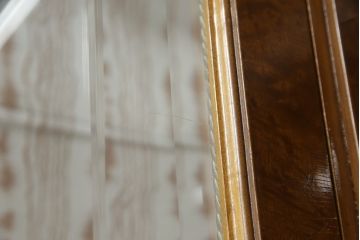 中古　大塚家具取り扱い　イタリア　クラシカルな雰囲気を醸し出すキャビネット(定価約60万円)(戸棚、収納棚、飾り棚)(R-054430)