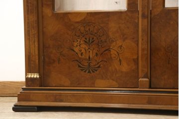 中古　大塚家具取り扱い　イタリア　クラシカルな雰囲気を醸し出すキャビネット(定価約60万円)(戸棚、収納棚、飾り棚)(R-054430)