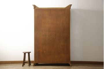 中古　大塚家具取り扱い　イタリア　クラシカルな雰囲気を醸し出すキャビネット(定価約60万円)(戸棚、収納棚、飾り棚)(R-054430)