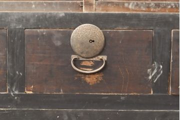 和製アンティーク　杉材　取り入れやすいサイズ感とシンプルなデザインが魅力的な二段重ね時代箪笥(水屋箪笥、収納箪笥、引き出し、和タンス)(R-054431)