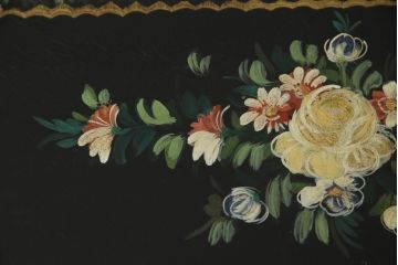 中古　希少　イタリア高級輸入家具　繊細な色使いで描かれた花の絵が美しいランジェリーチェスト(縦型チェスト、引き出し)(R-054439)