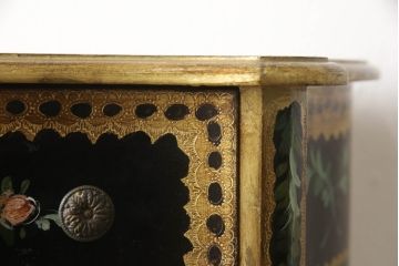 中古　希少　イタリア高級輸入家具　繊細な色使いで描かれた花の絵が美しいランジェリーチェスト(縦型チェスト、引き出し)(R-054439)