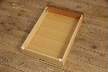 中古　美品　DREXEL HERITAGE(ドレクセルヘリテイジ)　細部までこだわりの詰まったデザインが素敵なサイドテーブル(ローテーブル、ナイトテーブル)(R-054440)