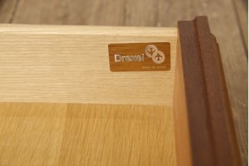 中古　美品　DREXEL HERITAGE(ドレクセルヘリテイジ)　細部までこだわりの詰まったデザインが素敵なサイドテーブル(ローテーブル、ナイトテーブル)(R-054440)
