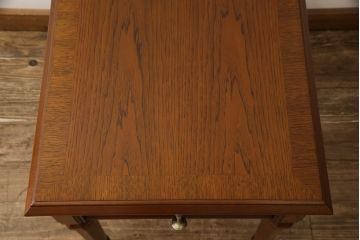 中古　美品　DREXEL HERITAGE(ドレクセルヘリテイジ)　細部までこだわりの詰まったデザインが素敵なサイドテーブル(ローテーブル、ナイトテーブル)(R-054440)