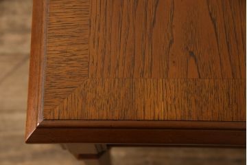 中古　美品　DREXEL HERITAGE(ドレクセルヘリテイジ)　細部までこだわりの詰まったデザインが素敵なサイドテーブル(ローテーブル、ナイトテーブル)(R-054440)