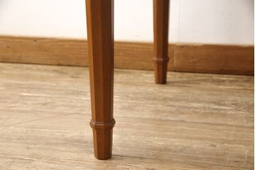 中古　美品　DREXEL HERITAGE(ドレクセルヘリテイジ)　細部までこだわりの詰まったデザインが素敵なサイドテーブル(ローテーブル、ナイトテーブル)(R-054440)