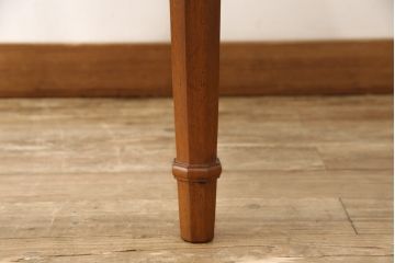 中古　美品　DREXEL HERITAGE(ドレクセルヘリテイジ)　細部までこだわりの詰まったデザインが素敵なサイドテーブル(ローテーブル、ナイトテーブル)(R-054440)