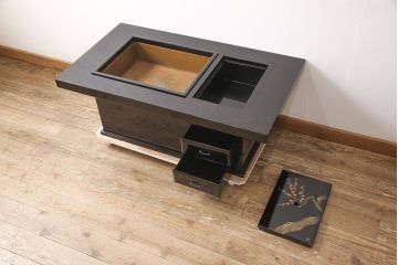 中古　美品　輪島塗り　井桁に木瓜の紋が目を引く長火鉢(囲炉裏、関西火鉢)(R-054441)