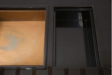 中古　美品　輪島塗り　井桁に木瓜の紋が目を引く長火鉢(囲炉裏、関西火鉢)(R-054441)