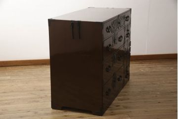 和製アンティーク　漆塗り　前面ケヤキ材　和の趣あふれる佇まいが魅力の仙台箪笥(和箪笥、サイドチェスト、引き出し、和たんす)(R-054442)