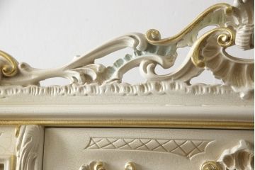 中古　美品　SILIK(シリック)　ロココ調　背面鏡張り　繊細な装飾が魅力!エレガントな佇まいのキャビネット(キュリオケース、ガラスケース、ショーケース、飾り棚、陳列棚、店舗什器)(定価約115万円)(R-054452)