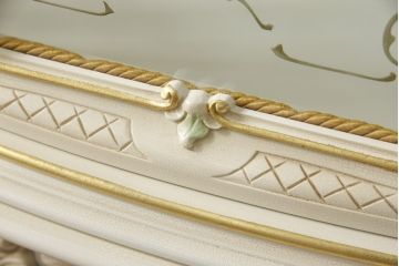 中古　美品　SILIK(シリック)　ロココ調　背面鏡張り　繊細な装飾が魅力!エレガントな佇まいのキャビネット(キュリオケース、ガラスケース、ショーケース、飾り棚、陳列棚、店舗什器)(定価約115万円)(R-054452)