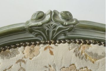 中古　高級輸入家具　ヨーロッパ　優しい色合いで上品な雰囲気を醸し出すシェーズロング(カウチソファ、長椅子)(R-054453)