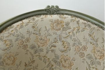 中古　高級輸入家具　ヨーロッパ　優しい色合いで上品な雰囲気を醸し出すシェーズロング(カウチソファ、長椅子)(R-054453)
