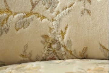 中古　高級輸入家具　ヨーロッパ　優しい色合いで上品な雰囲気を醸し出すシェーズロング(カウチソファ、長椅子)(R-054453)