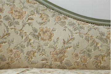 中古　高級輸入家具　ヨーロッパ　優しい色合いで上品な雰囲気を醸し出すシェーズロング(カウチソファ、長椅子)(R-054453)