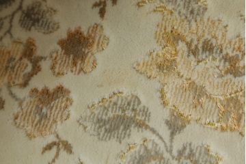 中古　高級輸入家具　ヨーロッパ　優しい色合いで上品な雰囲気を醸し出すシェーズロング(カウチソファ、長椅子)(R-054453)