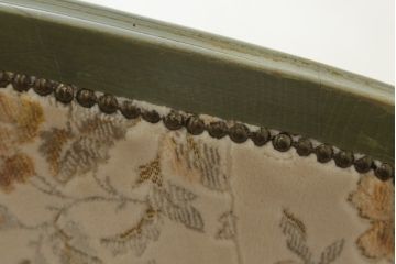 中古　高級輸入家具　ヨーロッパ　優しい色合いで上品な雰囲気を醸し出すシェーズロング(カウチソファ、長椅子)(R-054453)