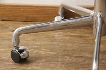 中古　超美品　Hermanmiller(ハーマンミラー社)　イームズアルミナムグループ　本革　キャスター付き　クラシカルな佇まいが魅力的なマネジメントチェア(レザー、オフィスチェア、アームチェア、椅子)(定価約30万円)(R-054455)