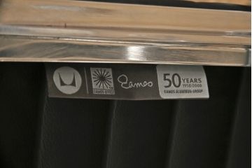 中古　超美品　Hermanmiller(ハーマンミラー社)　イームズアルミナムグループ　本革　キャスター付き　クラシカルな佇まいが魅力的なマネジメントチェア(レザー、オフィスチェア、アームチェア、椅子)(定価約30万円)(R-054455)