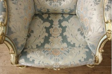 中古　美品　イタリア高級家具　ロココ調　Mario Colciago&Figli(マリオ・コルチャゴ)　Fratelli Origgi(フラテッリ・オリッジ)　エレガントな佇まいの1人掛けソファ(アームチェア、ラウンジチェア、椅子、1P)(定価約60万円)(R-054459)