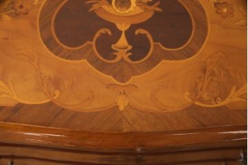中古　美品　イタリア輸入家具　細やかな象嵌細工と脚の真鍮金具が美しいチェスト(引き出し、縦型チェスト)(R-054461)