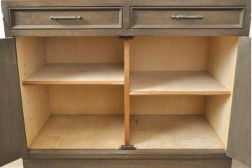 中古　神戸洋家具　永田良介商店　直線的でスッキリした佇まいが魅力的なキャビネット(食器棚、戸棚、収納棚)(R-054463)