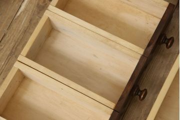 中古　北海道民芸家具　深みのある色合いが美しい小引き出し(チェスト、整理箱)(R-054464)