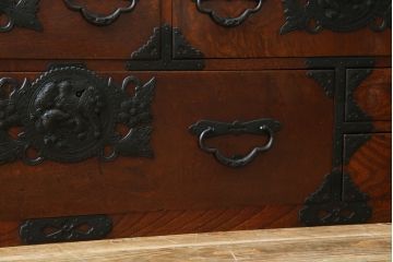 和製アンティーク　最高級　唐獅子金具　前面玉杢　最上手の金具とケヤキ玉杢が高級感たっぷりの二段重ね相馬箪笥・上段(仙台箪笥、和たんす、収納箪笥、引き出し)(R-054466)