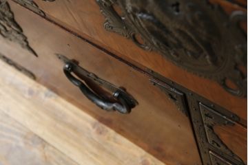 和製アンティーク　最高級　唐獅子金具　前面玉杢　最上手の金具とケヤキ玉杢が高級感たっぷりの二段重ね相馬箪笥・上段(仙台箪笥、和たんす、収納箪笥、引き出し)(R-054466)