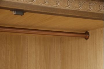 和製ビンテージ　神戸洋家具　前面に施された彫刻が美しいワードローブ(収納棚、ヴィンテージ)(R-054468)