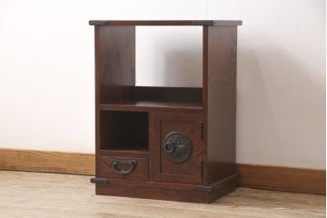 中古　美品　岩谷堂箪笥　和モダンなお部屋づくりに合わせたい収納棚(飾り棚、電話台、サイドテーブル)(R-054472)