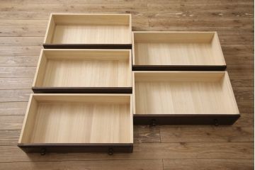 中古　希少サイズ　北海道民芸家具　丁度いいサイズ感が魅力的な縦型チェスト(引き出し、収納タンス、和たんす)(R-054476)