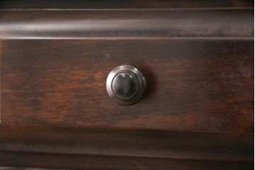 中古　国産　民芸家具　シックな佇まいが大人の空間を演出する、人気のハイチェスト(引き出し、サイドチェスト、縦型チェスト)(R-054477)