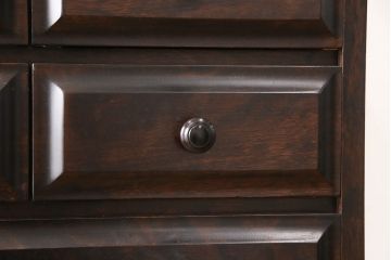 中古　国産　民芸家具　シックな佇まいが大人の空間を演出する、人気のハイチェスト(引き出し、サイドチェスト、縦型チェスト)(R-054477)