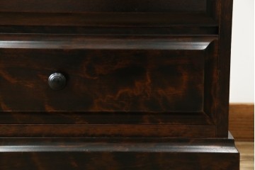 中古　国産　民芸家具　勇峰工芸　シックな佇まいが大人の空間を演出する、人気のハイチェスト　(R-054477)