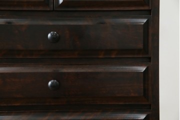 中古　国産　民芸家具　勇峰工芸　シックな佇まいが大人の空間を演出する、人気のハイチェスト　(R-054477)