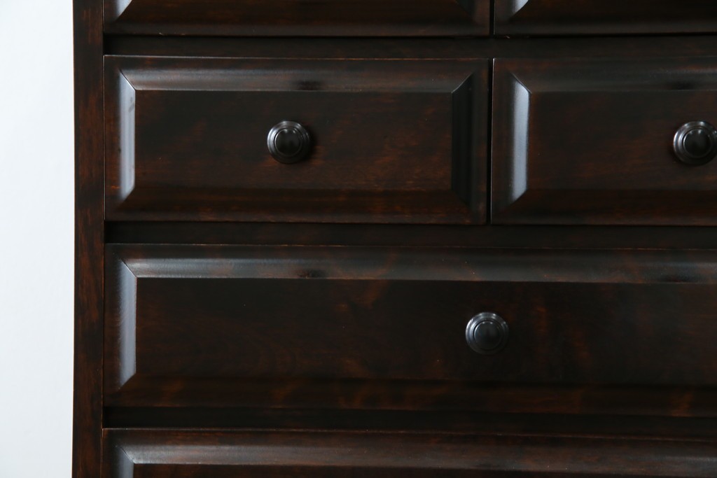 中古　国産　民芸家具　勇峰工芸　シックな佇まいが大人の空間を演出する、人気のハイチェスト　(R-054477)