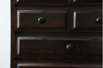 中古　国産　民芸家具　勇峰工芸　シックな佇まいが大人の空間を演出する、人気のハイチェスト　(R-054477)