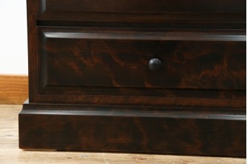 中古　国産　民芸家具　勇峰工芸　シックな佇まいが大人の空間を演出する、人気のハイチェスト　(R-054477)