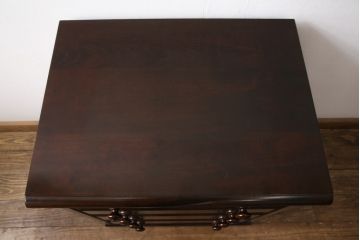 中古　北海道民芸家具　小振りなサイズ感が取り入れやすいシックなチェスト(引き出し、小タンス)(R-054478)