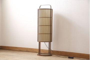 中古　みやび行燈(あんどん)　伝統工芸品　駿河竹千筋細工　和モダンな空間におすすめ!涼しげな雰囲気が魅力的なフロアスタンド(スタンド照明、スタンドライト)(R-054482)